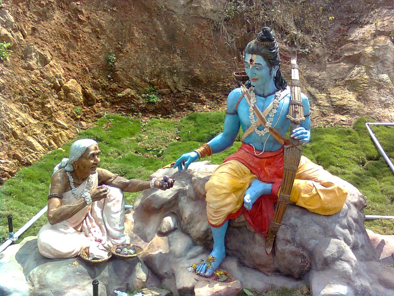 File:Sabari Rama statues at Gangadhara Simhachalam.jpg 