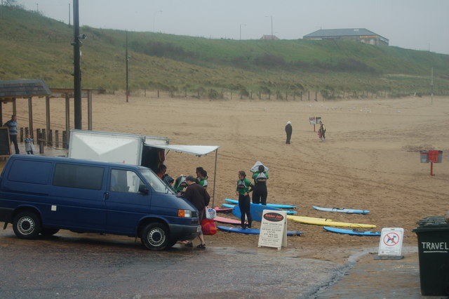 File:Surfers, Longsands, Tynemouth - geograph.org.uk - 827006.jpg