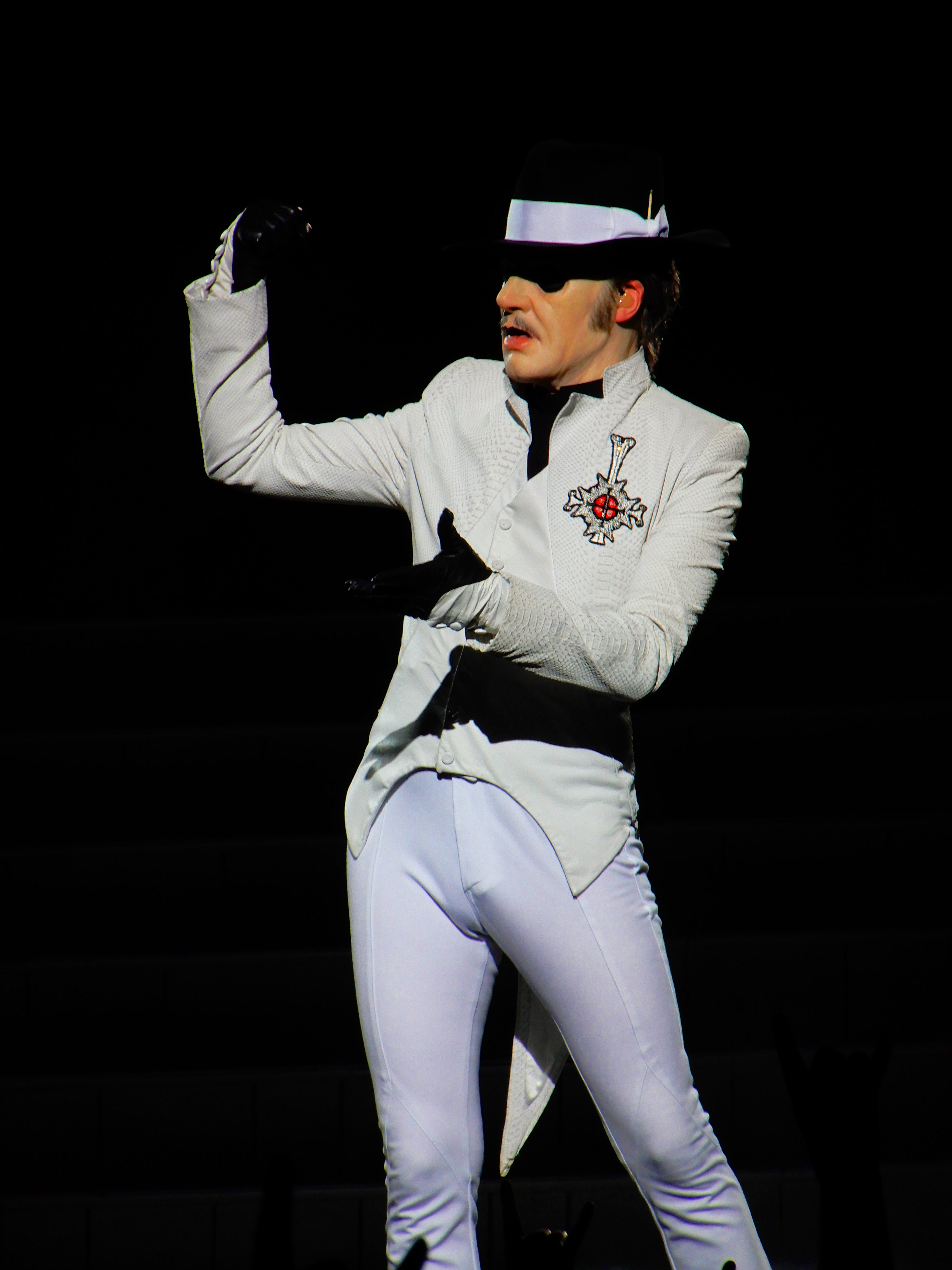 File:Tobias Forge (Ghost) au Zénith de Nantes en 2019.jpg - Wikimedia  Commons