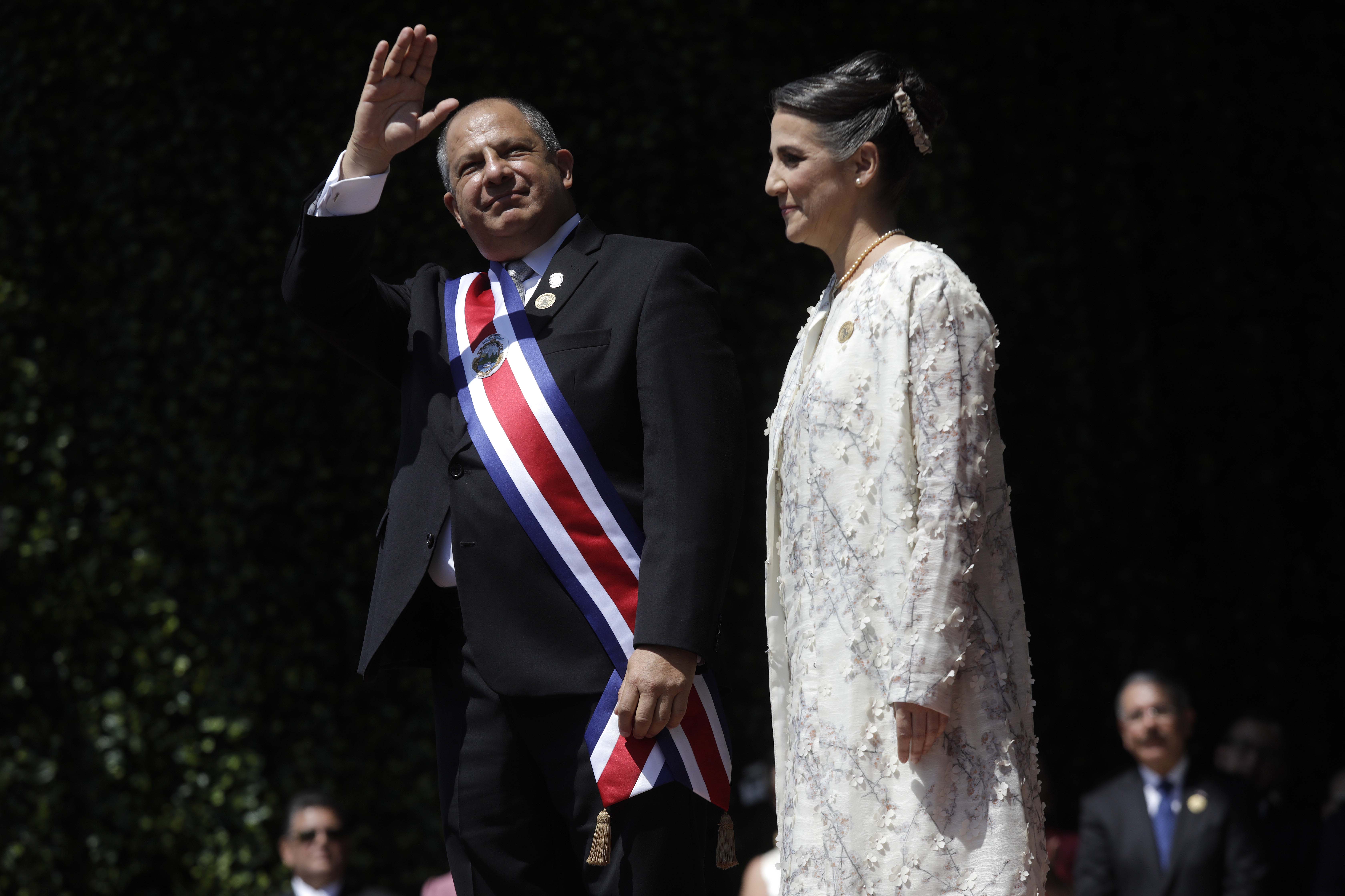 Solís junto a su esposa, la primera dama, Mereces Peñas, en el traspaso del mando presidencial de 2014.