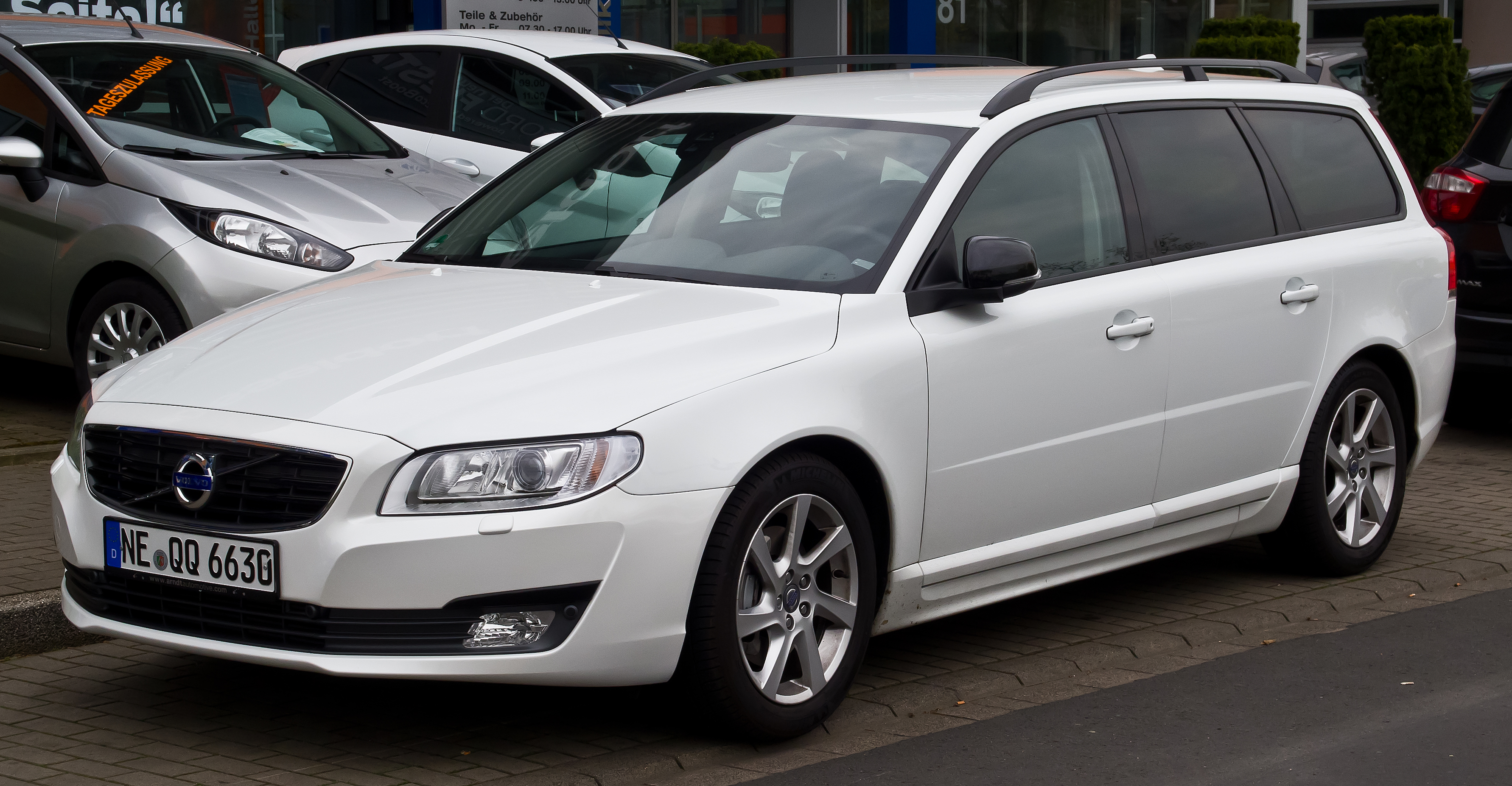 Файл:Volvo V70 D3 Linje Svart (III, Facelift) – Frontansicht, 2. Mai 2015,  Düsseldorf.jpg — Википедия