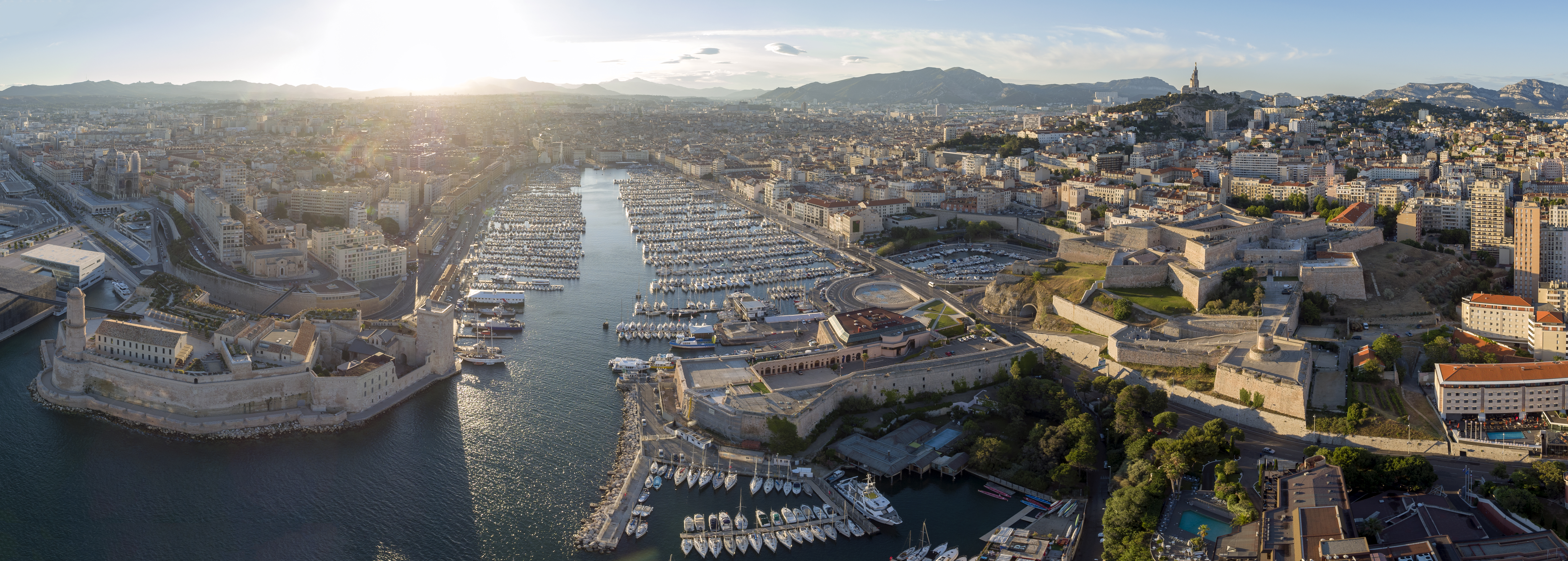 1 marseille vieux port pano.jpg