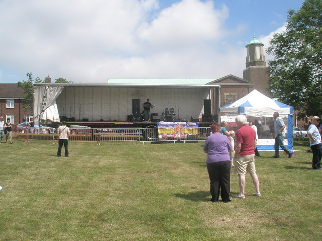 File:2009 Paulsgrove Carnival on The Green (4) - geograph.org.uk - 1373706.jpg