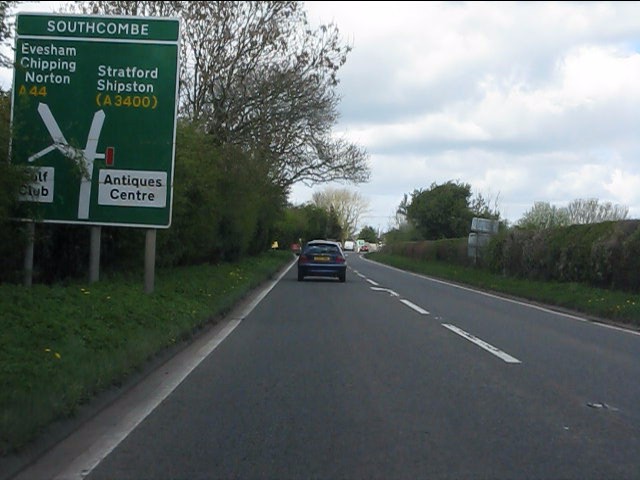 File:A44 approaching Southcombe - geograph.org.uk - 2380198.jpg