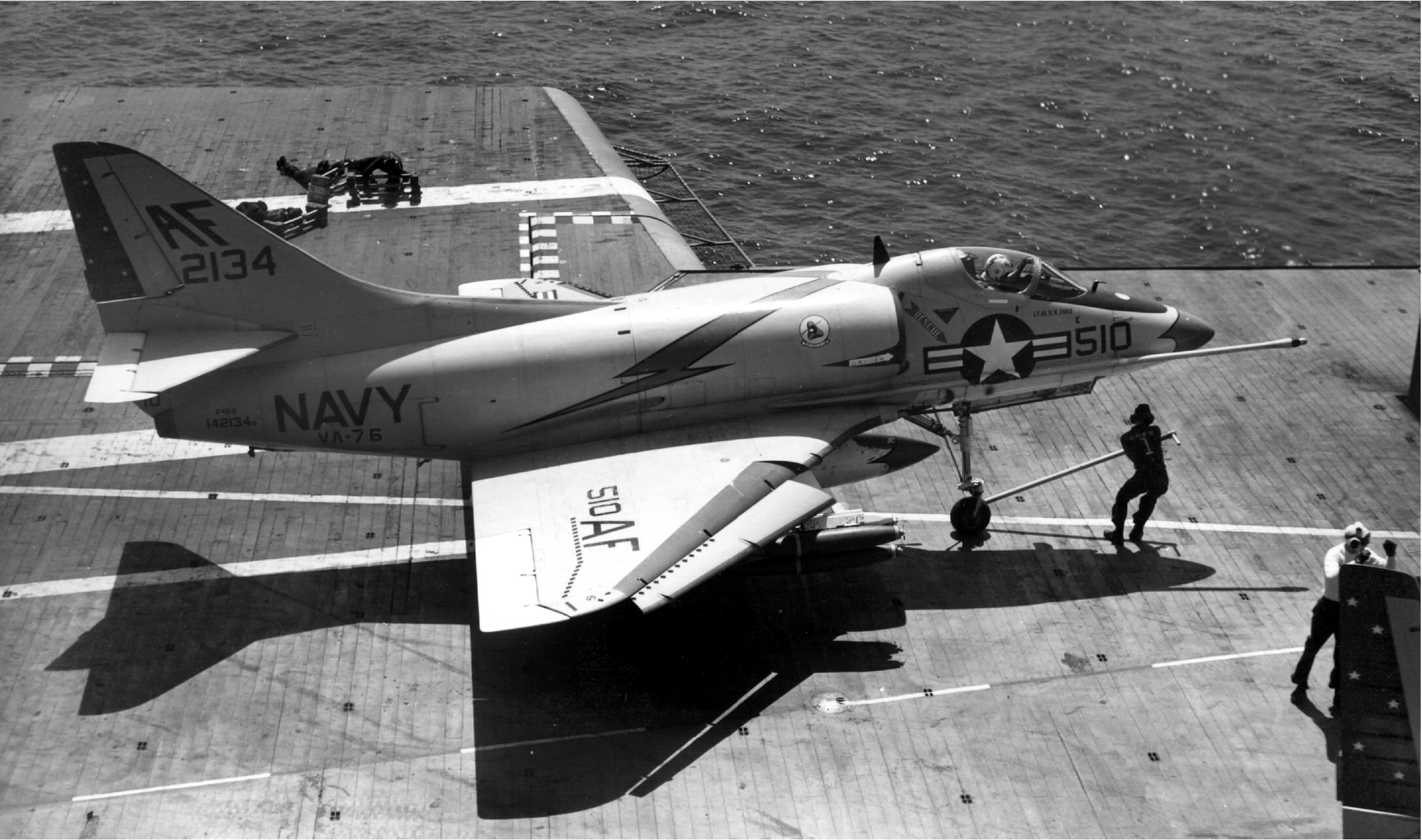 A4D-2_Skyhawk_of_VA-76_on_USS_Intrepid_(CVA-11)_c1961.jpg