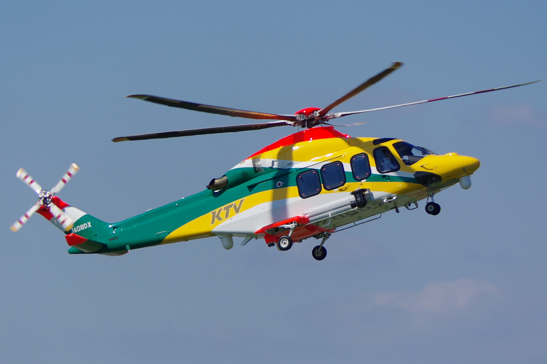 File:AAK-KTV AW139 JA08DX RJOY 20101001-001.jpg - Wikimedia Commons