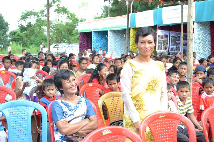 File:A local woman asking about Govt. schemes during the interactive session, at the Public Information Campaign on Bharat Nirman, at Tynring, E. Khasi Hills district of Meghalaya on September 21, 2013.jpg