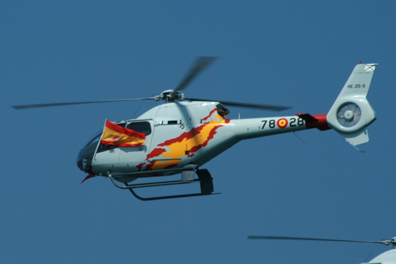 File:Airbus H120 Colibri Con la bandera española (2689265463).jpg