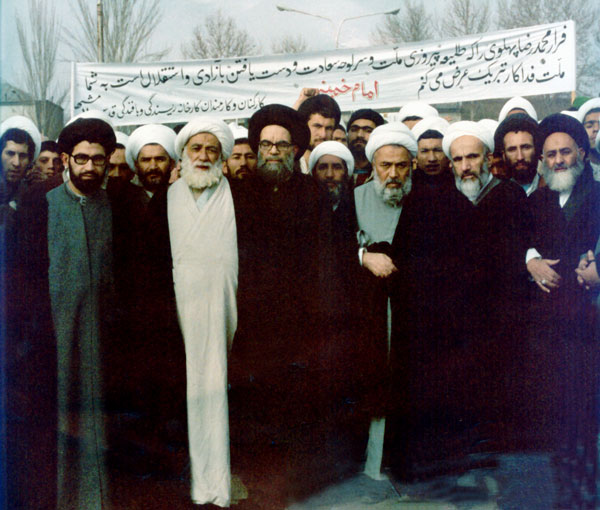 File:Ayatollah Hoseini Zanjani, iranian revolution, 1978.jpg