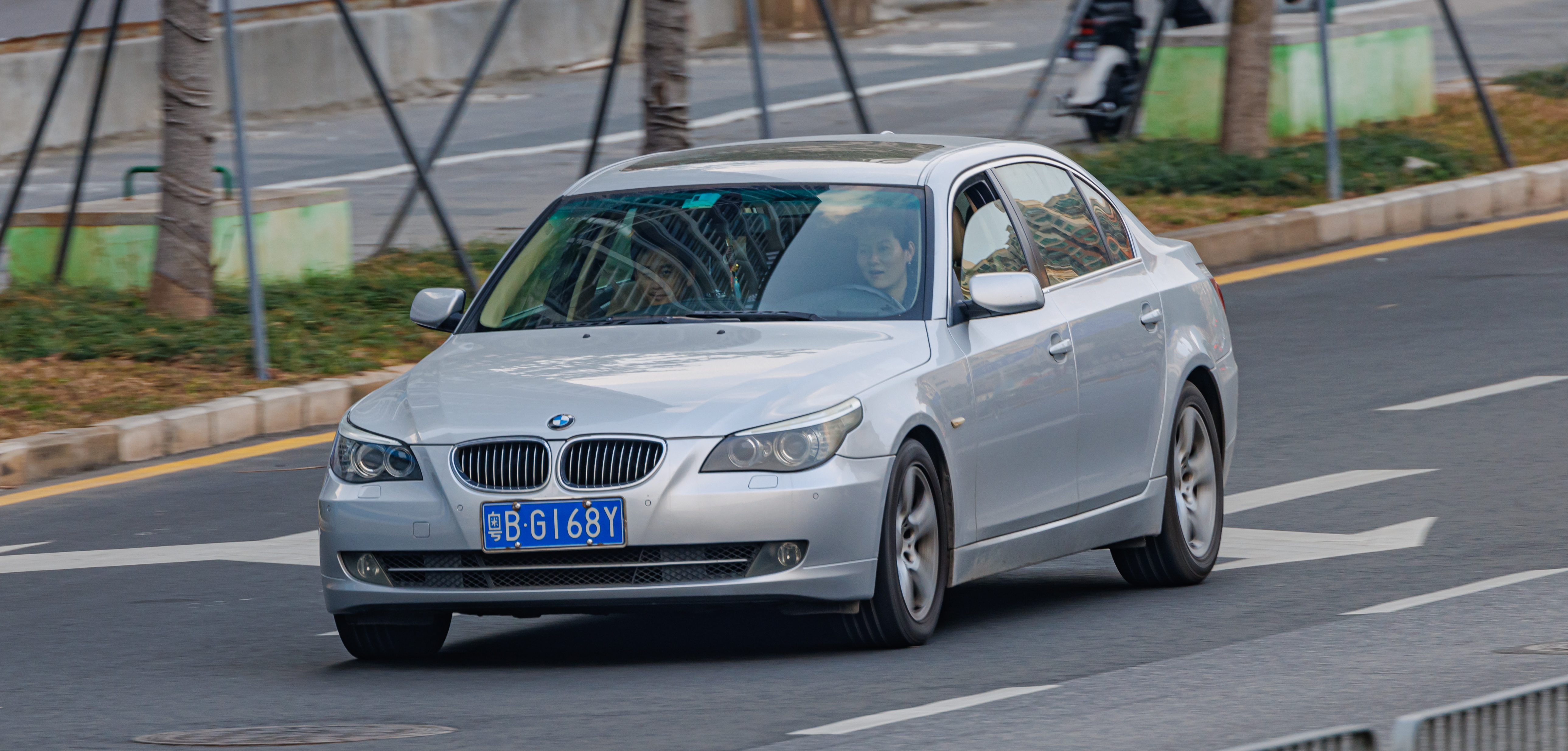 File:BMW-5series-E60.jpg - Wikipedia