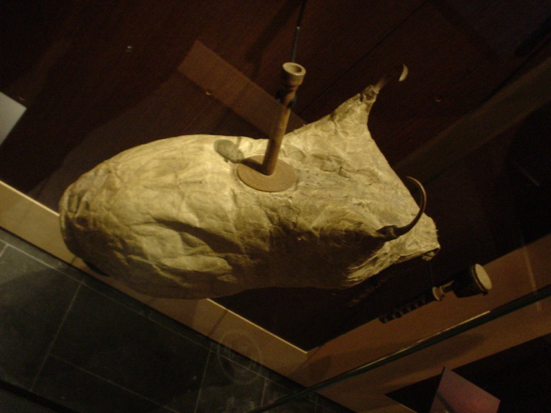 File:Bagpipe, Musical Instrument Museum, Brussels.jpg