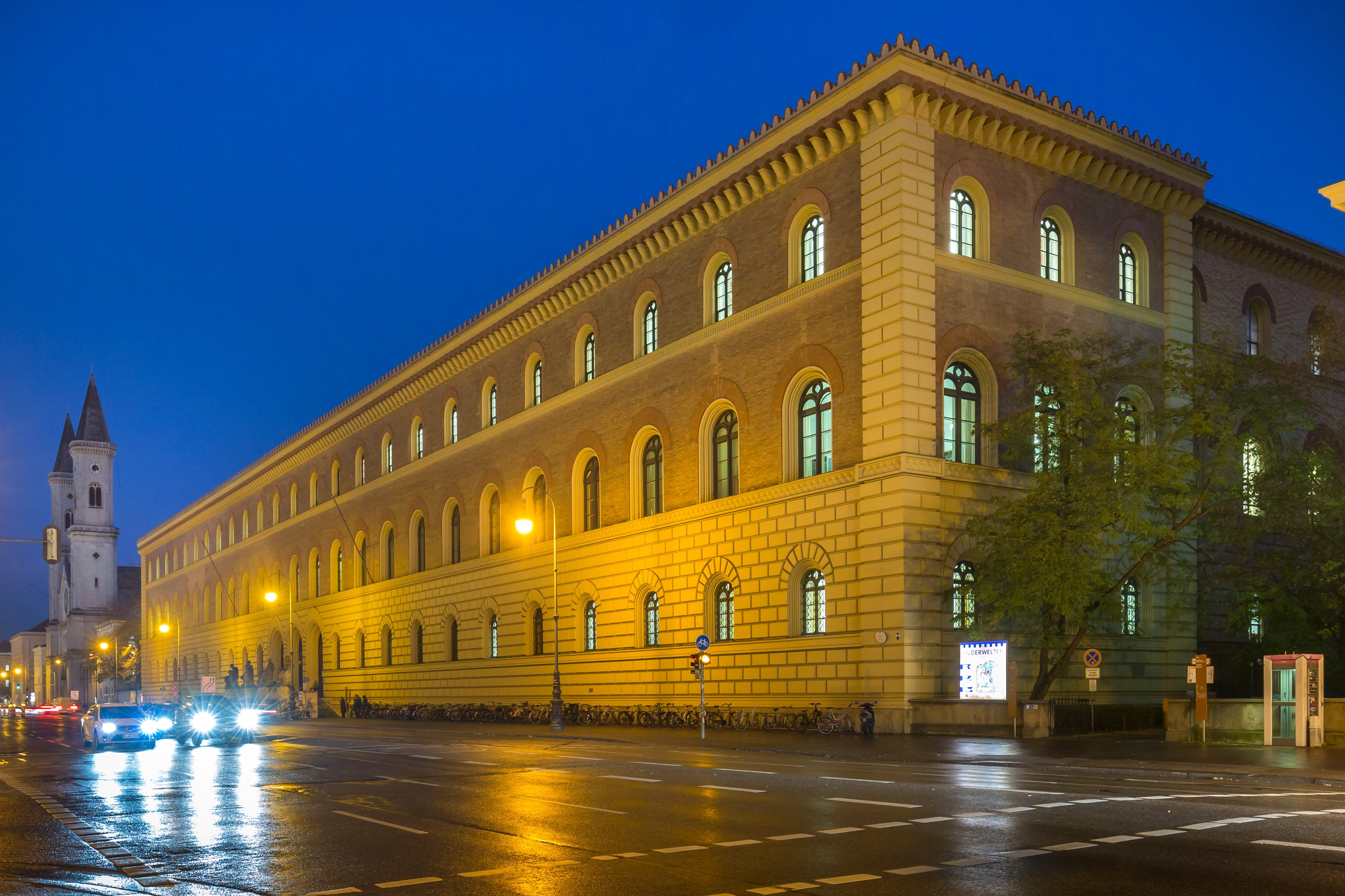 File:Bayerische Staatsbibliothek bei Nacht.jpg - Wikimedia Commons