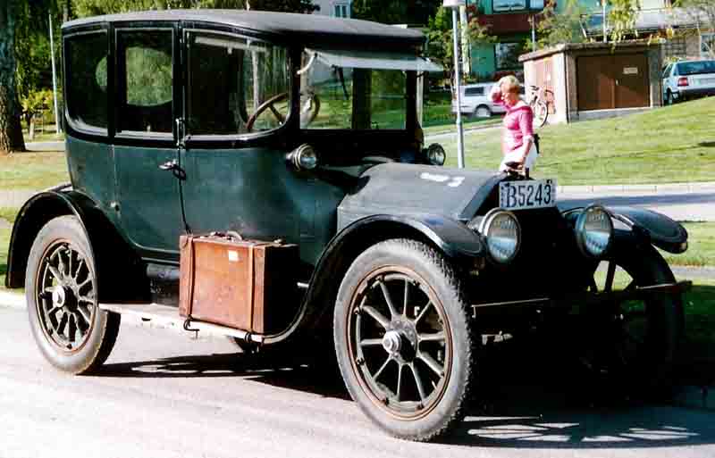 File:Cadillac Centerdoor Sedan 1914.jpg