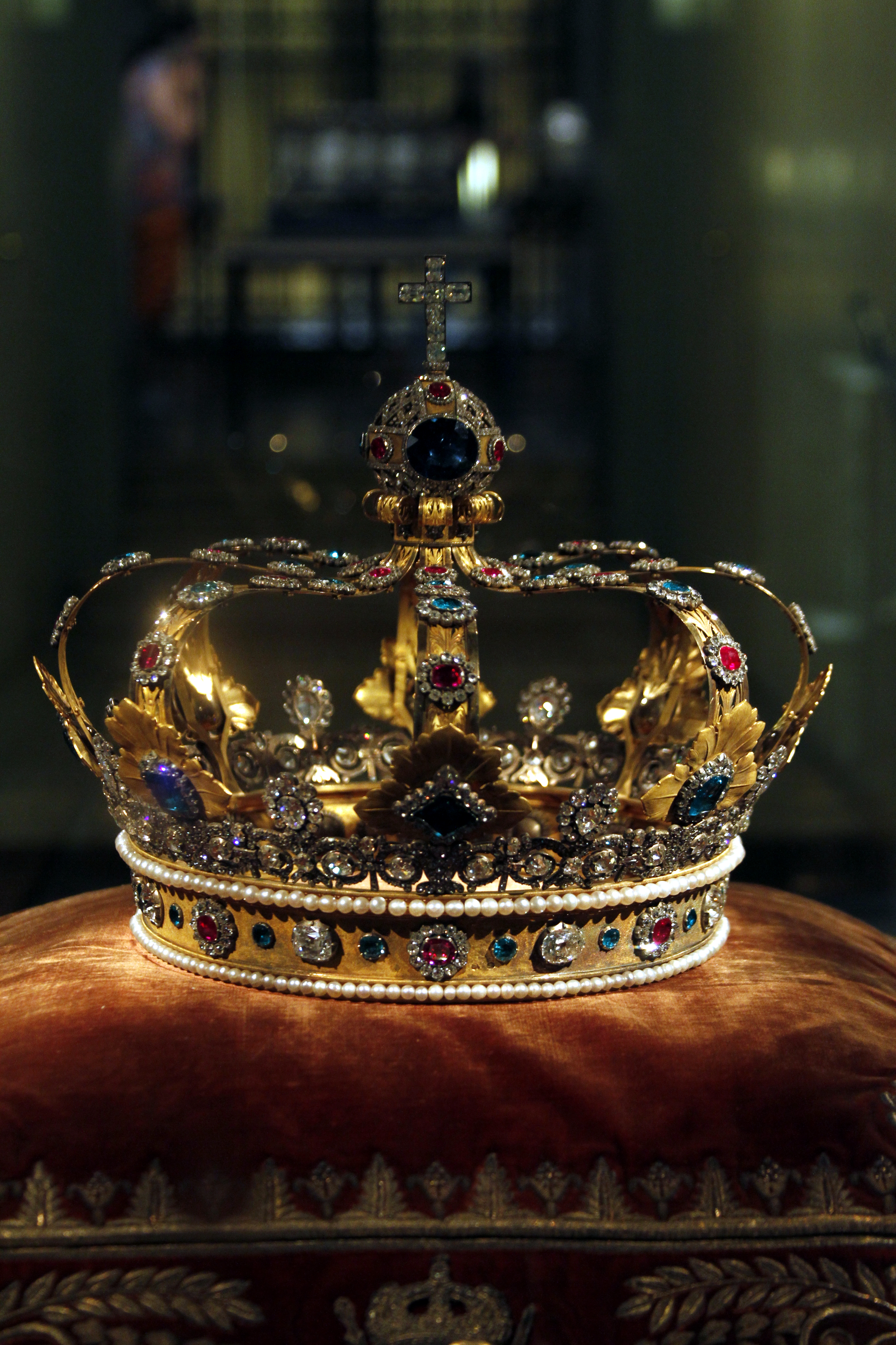 Jewels of Elizabeth II - Wikipedia
