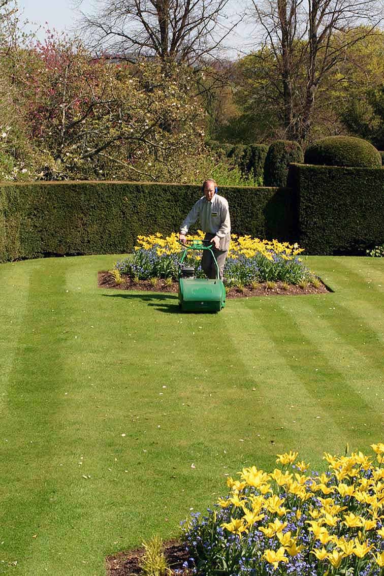 Garden open band 6. Neat Lawn. Lee Gardens uk. Great Lawn in the Quad.