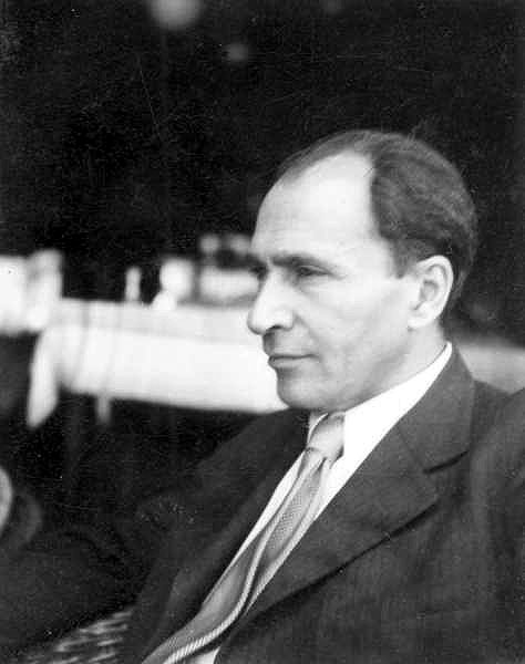 File:Déry Tibor 1930 körül.jpg