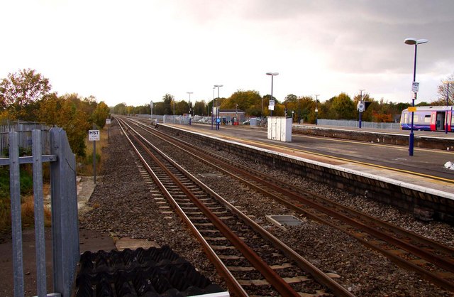 File:Down the line to Reading - geograph.org.uk - 1560406.jpg