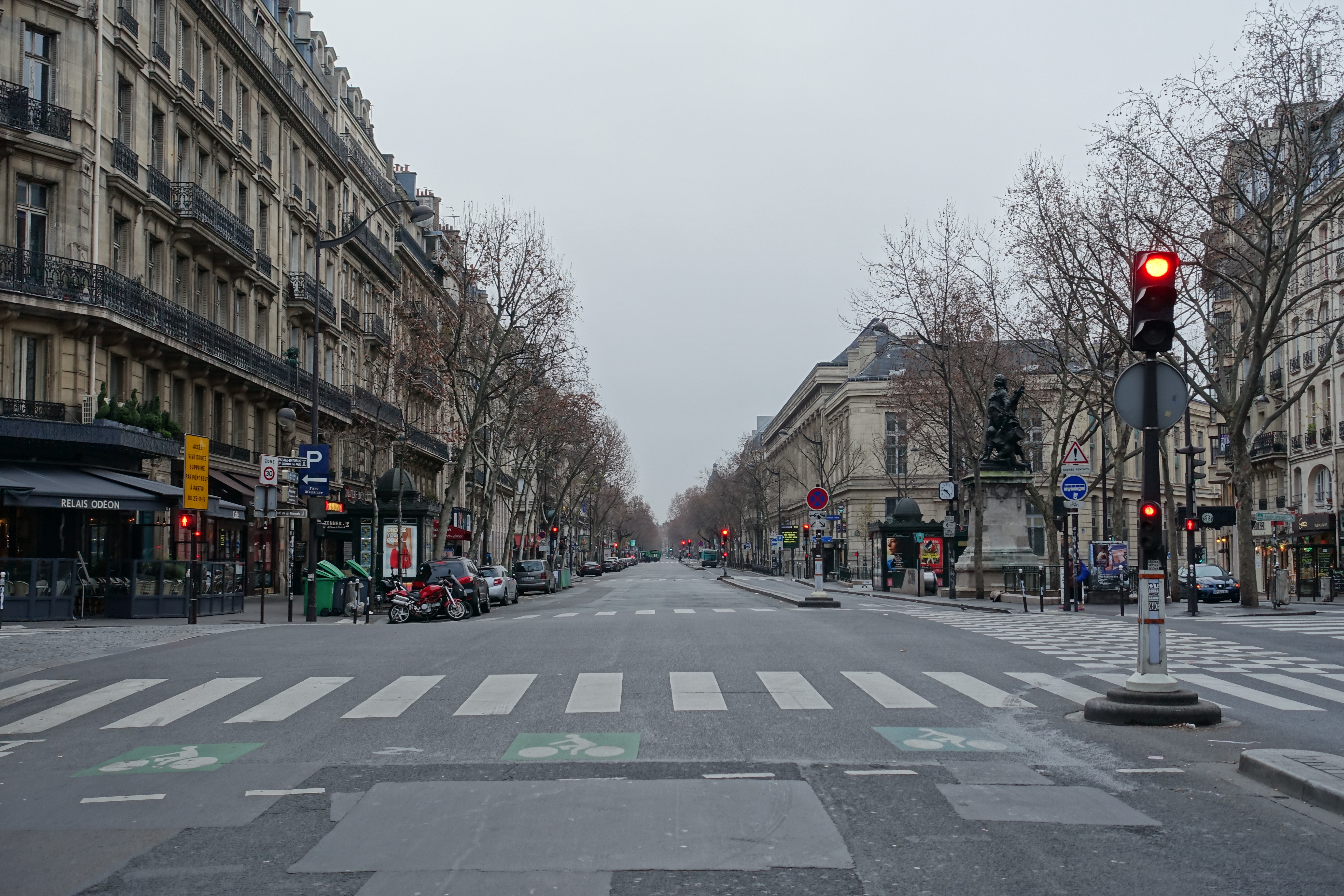 Просмотр улиц. Бульвар Распай в Париже. Сен Жермен улица. Boulevard Saint-Germain. 117, Бульвар сен-Жермен.