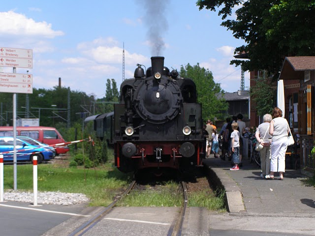 File:Essen- Hespertalbahn - Kupferdreh - Photo By W.Oliver.Santos © 2009 - panoramio (2).jpg