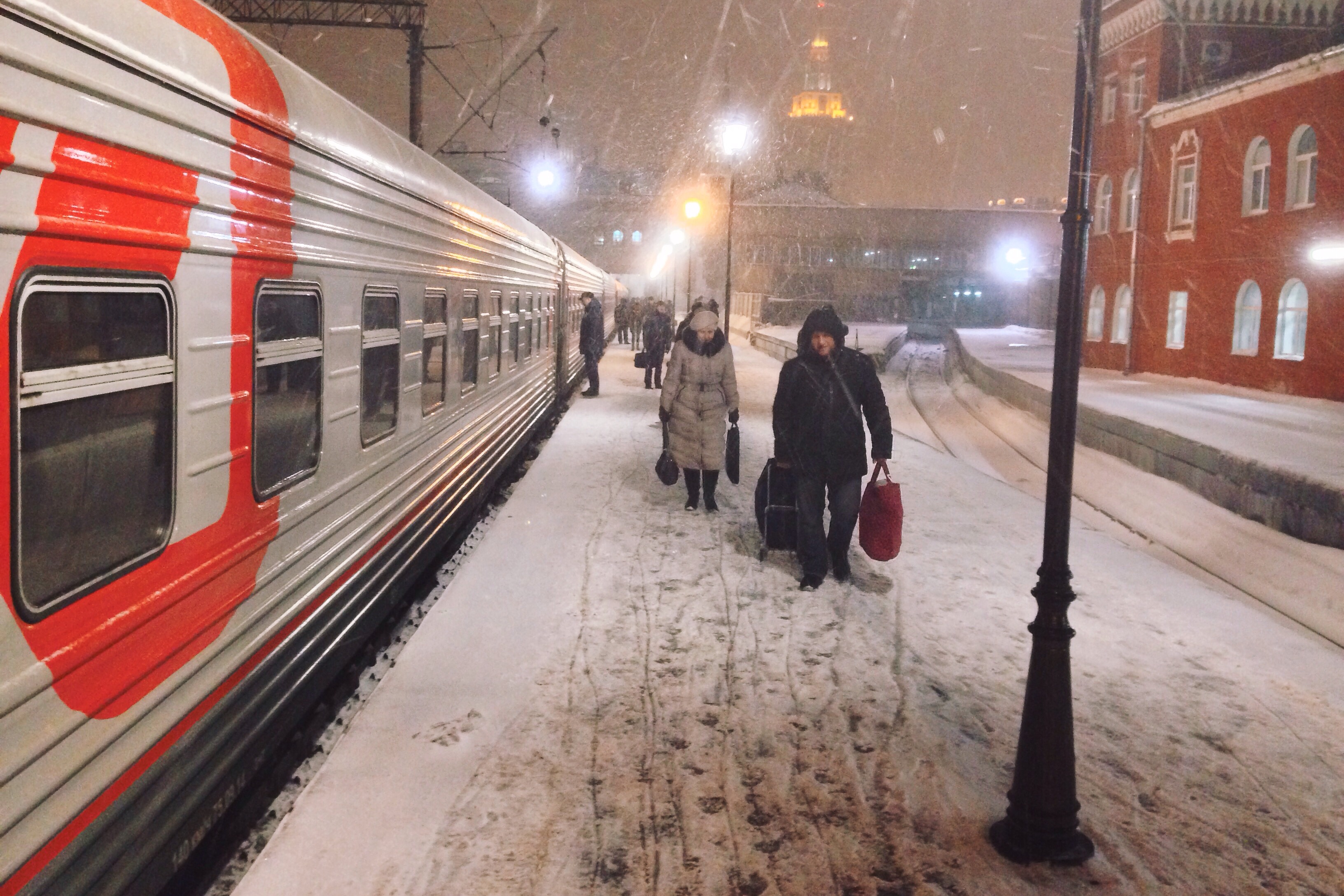Казанский вокзал ночью зимой