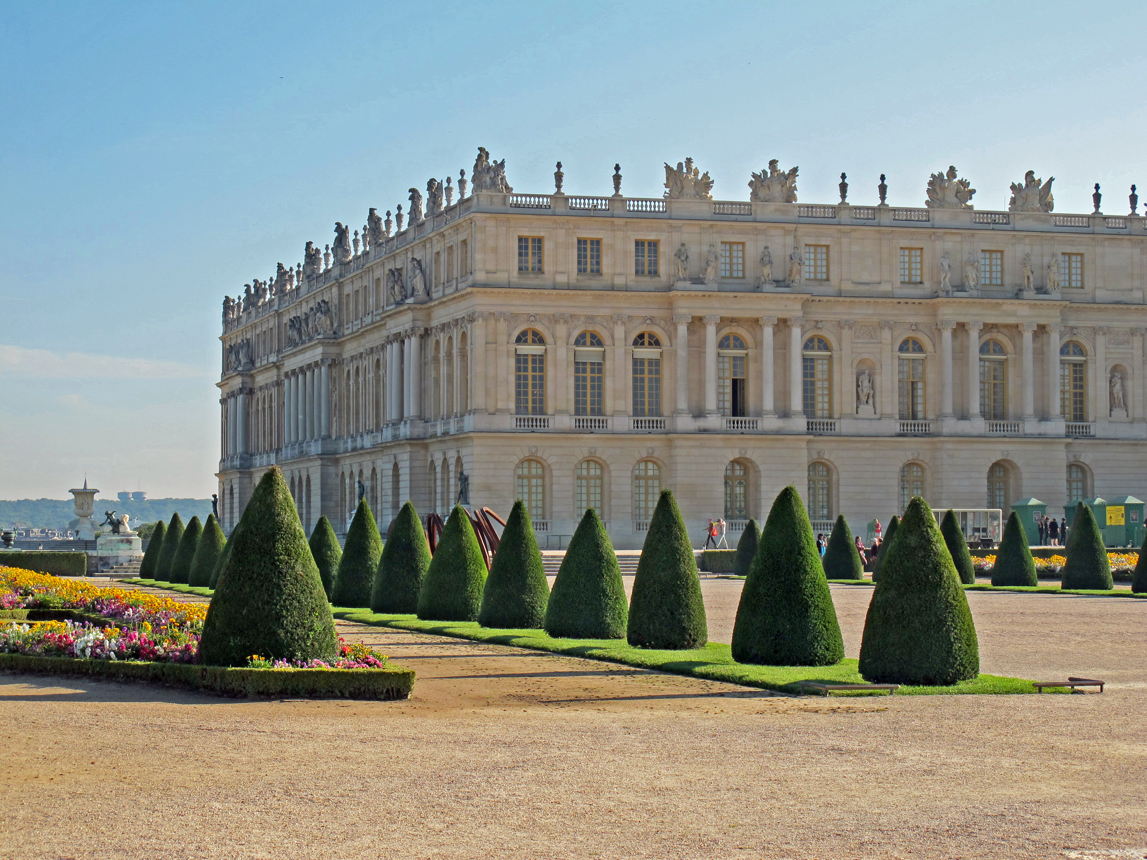 Versailles. Версальский дворец Версаль Франция. Луи лево Жюль Ардуэн-мансар дворец в Версале. Королевский двор Версальского дворца. Музей Версаль Франция.