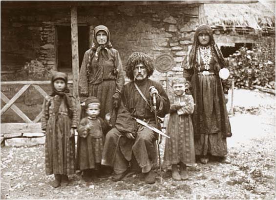 File:Georgische Familie.jpg