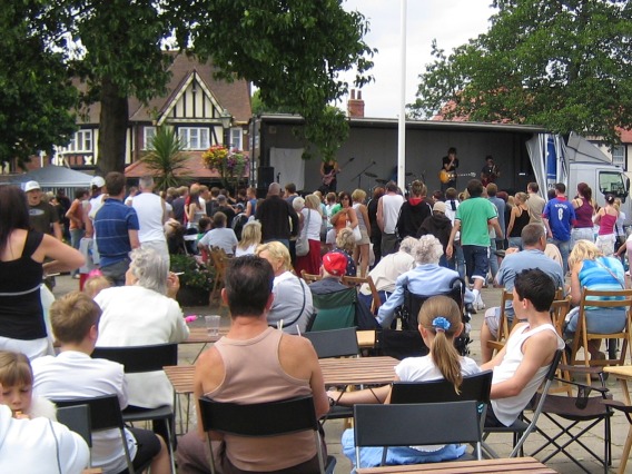 File:Hessle Feast Main Stage 2006.jpg