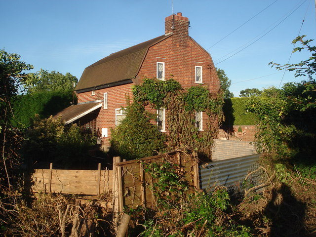 File:Level crossing keeper's house - geograph.org.uk - 503789.jpg