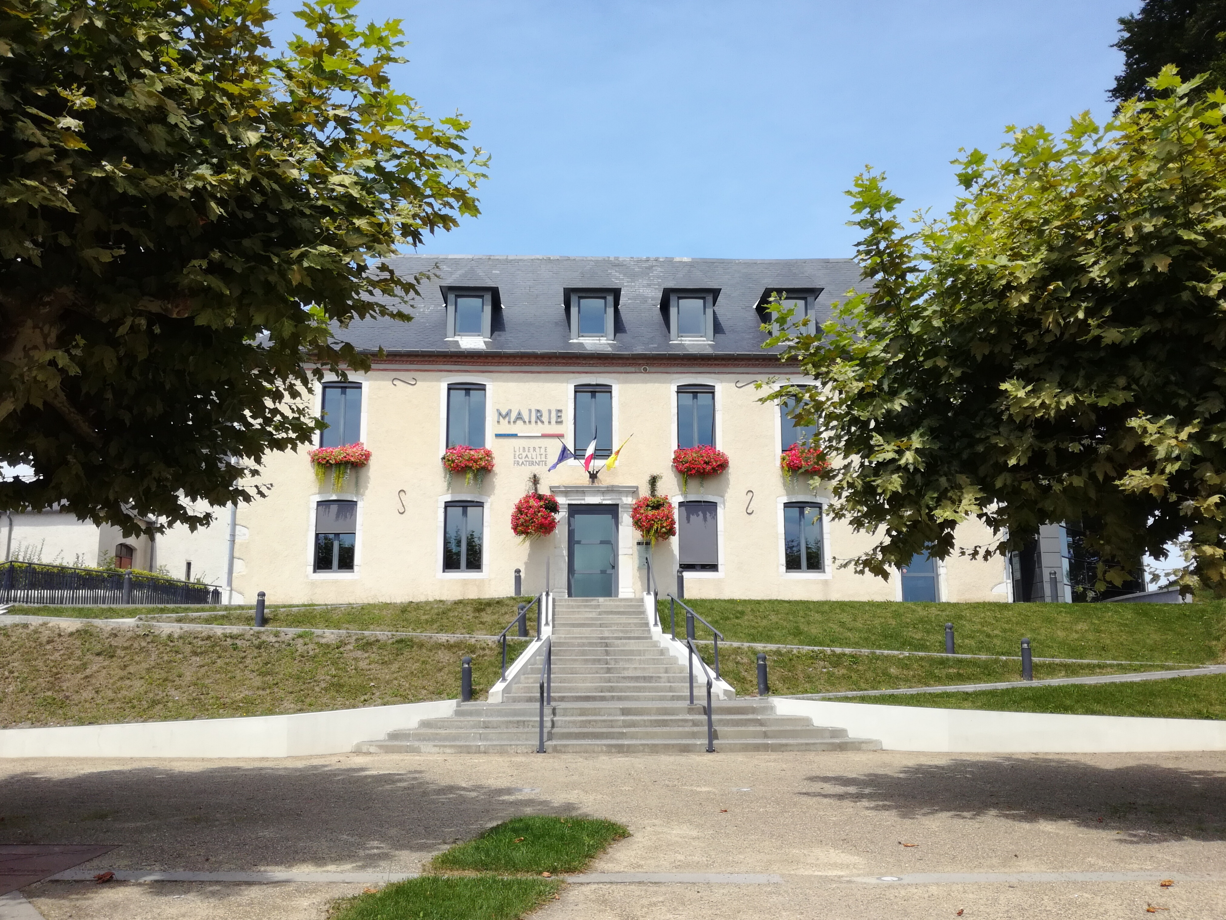 File Mairie De Serres Castet Png Wikimedia Commons