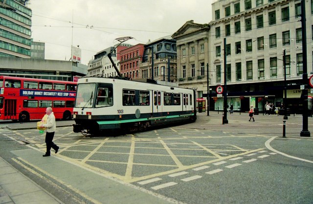 File:Manchester Metrolink tram 1003 entering Piccadilly Gardens - geograph.org.uk - 1574744.jpg