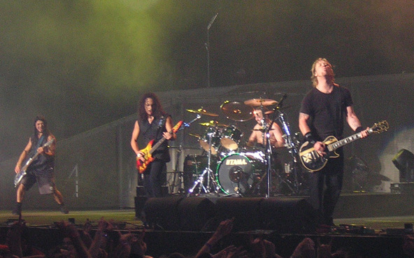 صورة:Metallica live London 2003-12-19 (cropped).jpg
