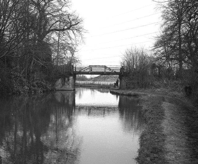 File:Murray's Bridge, Wey Navigation, Surrey - geograph.org.uk - 624113.jpg