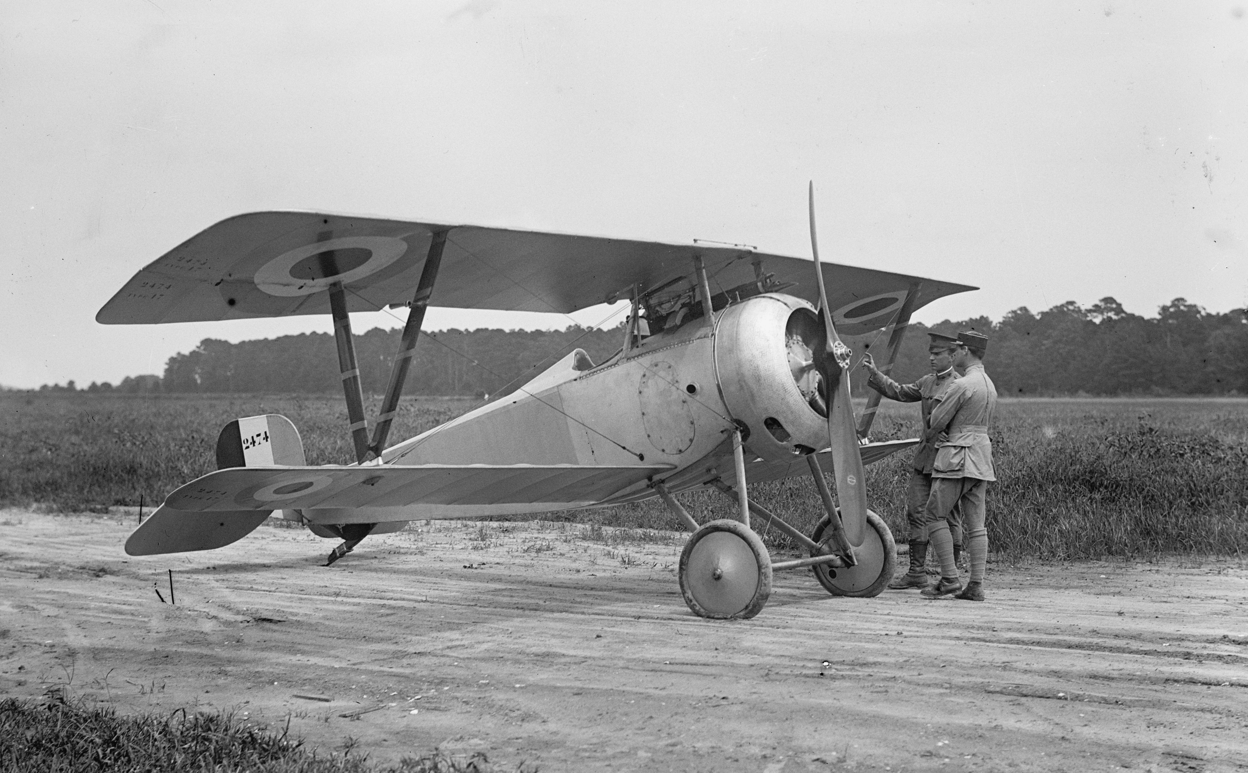   https://upload.wikimedia.org/wikipedia/commons/2/23/Nieuport_17_LOC_hec.09329.jpg     