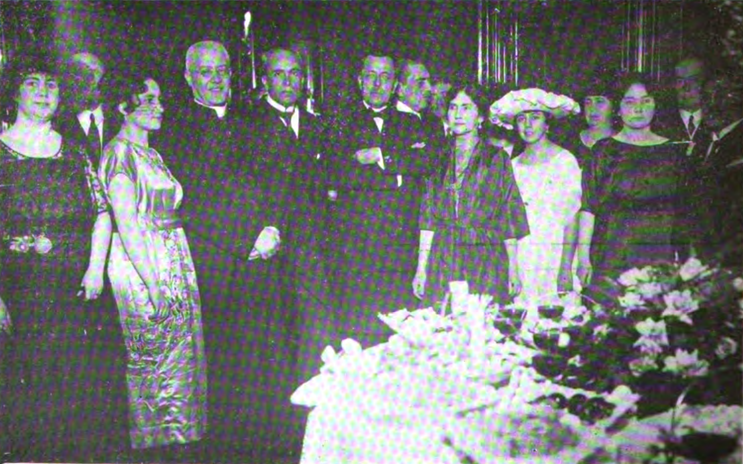 Lozano (centre) in 1920