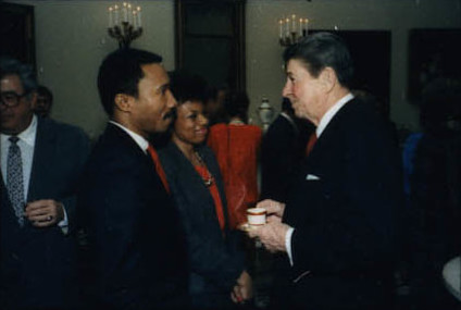 Mfume with President Ronald Reagan in 1987