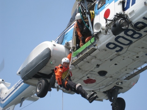 File:Special Rescue Team officer abseiling from AS332 helicopter.jpg