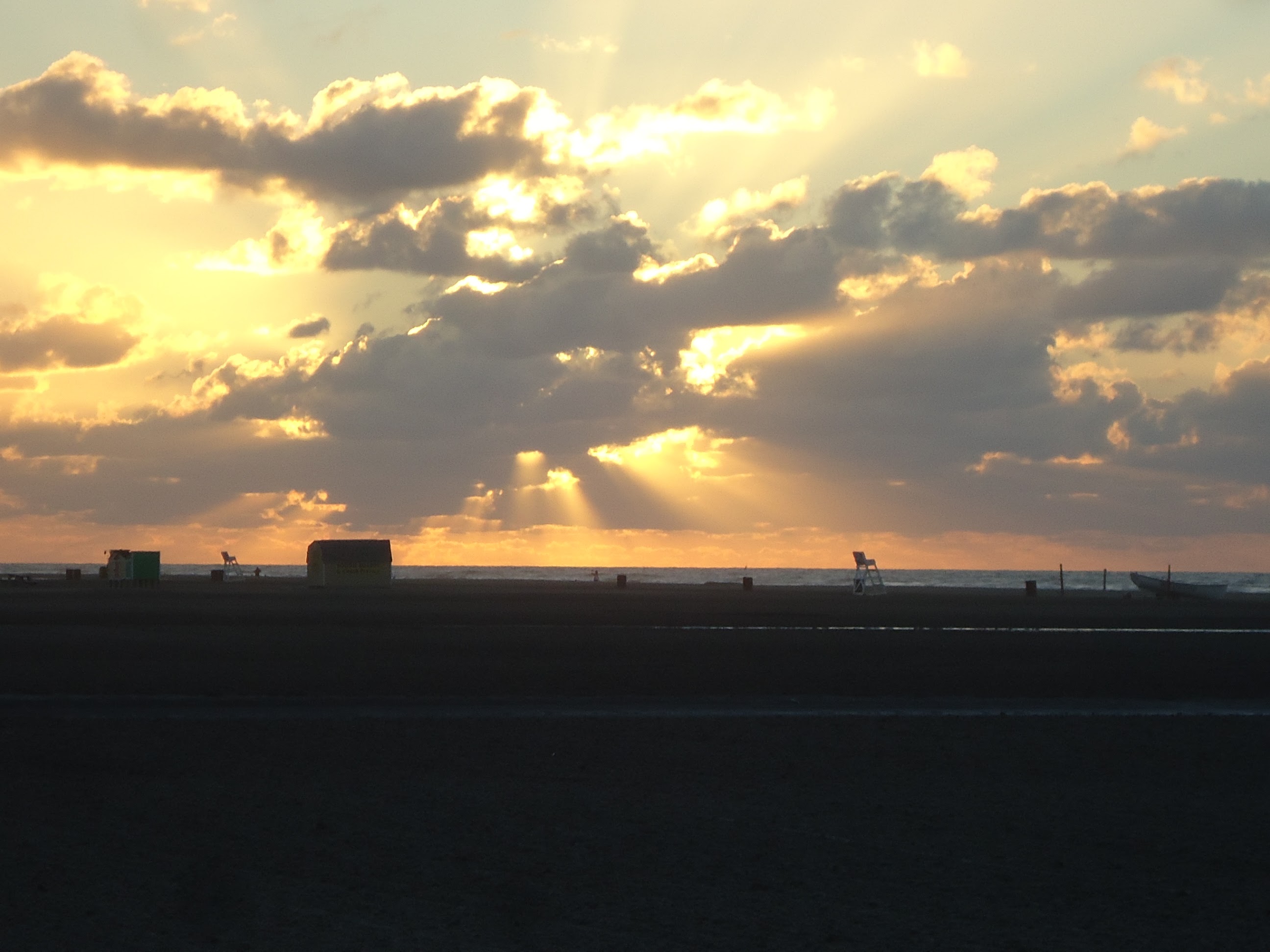 File:Sun just after sunrise in Wildwood New Jersey.jpg - Wikimedia Commons