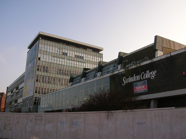 File:Swindon, College - geograph.org.uk - 1096684.jpg