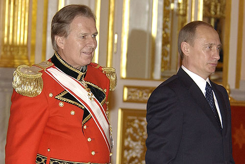 ロシア連邦大統領ウラジーミル・プーチンへの信任状捧呈式に臨むマルタ騎士団駐ロシア大使