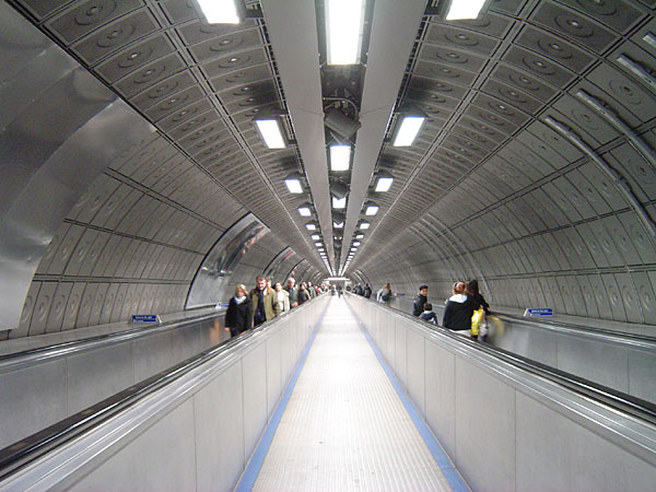 File:Waterloo travelator.jpg