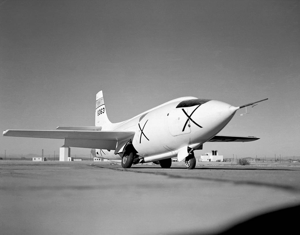 X aviation. Bell x-1 самолет. Белл Эйркрафт самолеты. Белл Эйркрафт Корпорейшн. Самолет Белл Эркрафт.