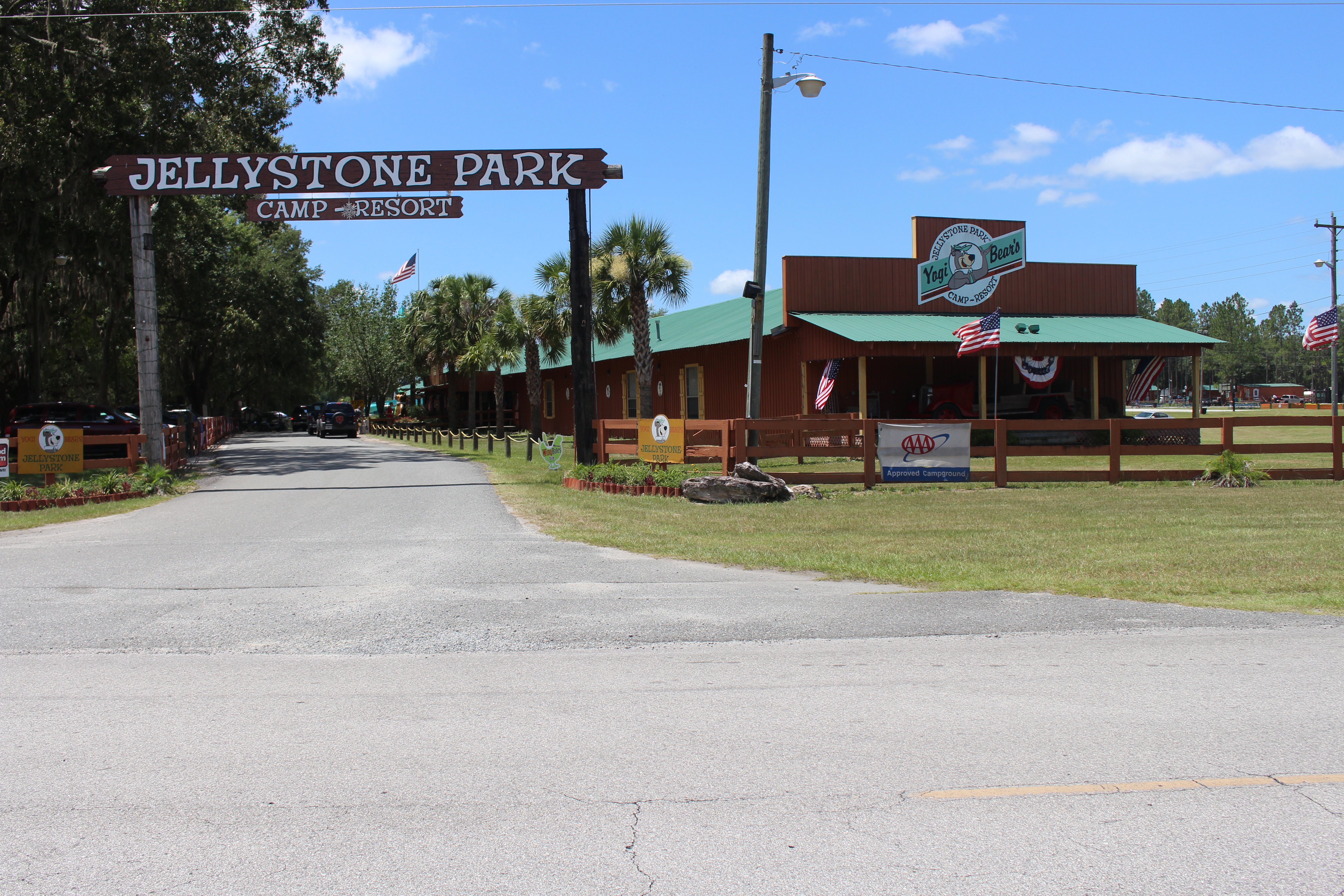 File:Yogi Bear's Jellystone Park Camp-Resort (2).jpg - Wikimedia Commons