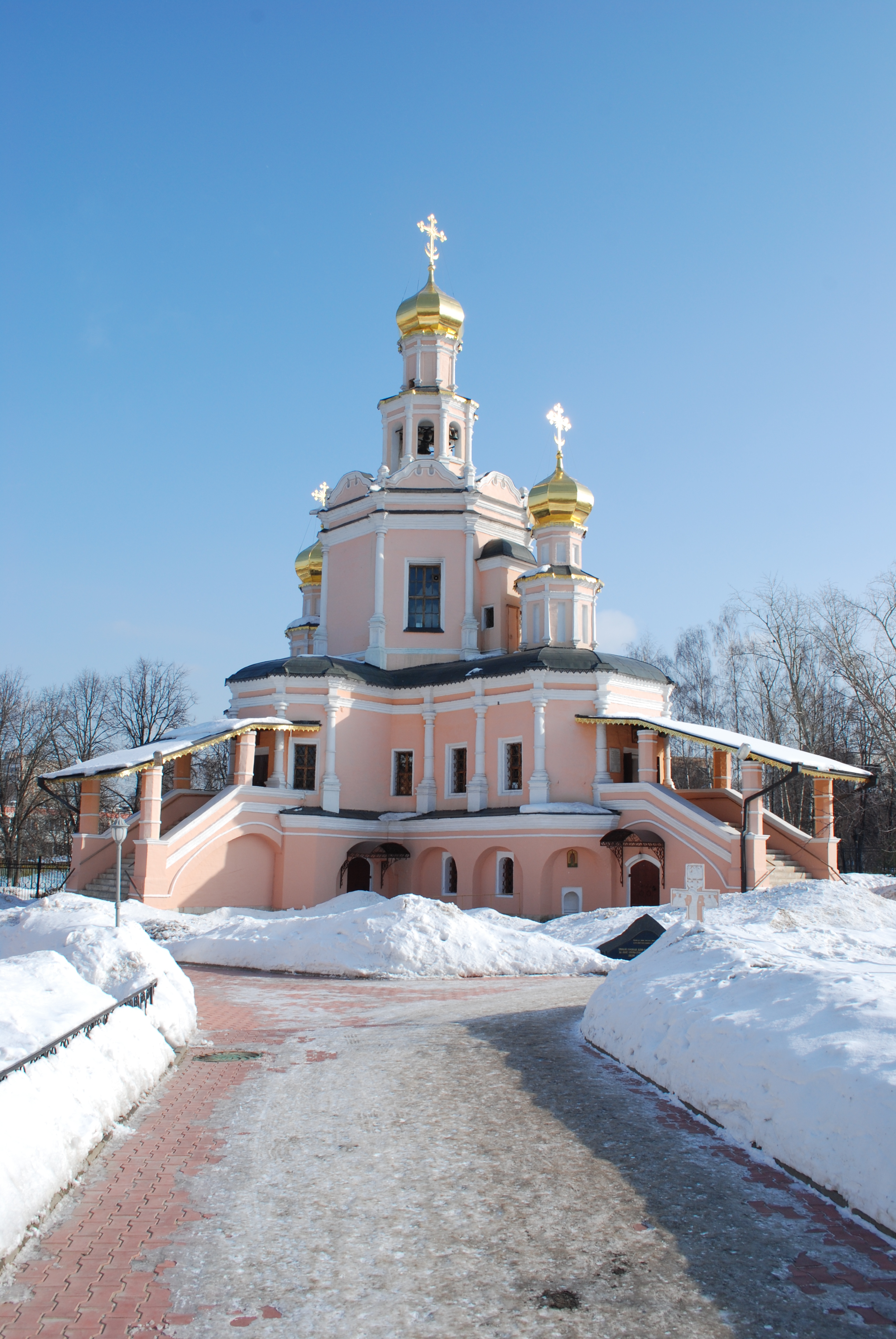 Церковь бориса и глеба в зюзино. Борисоглебский храм Москва Зюзино. Борисоглебский храм Перекопская. Борисоглебская Церковь в Зюзине.