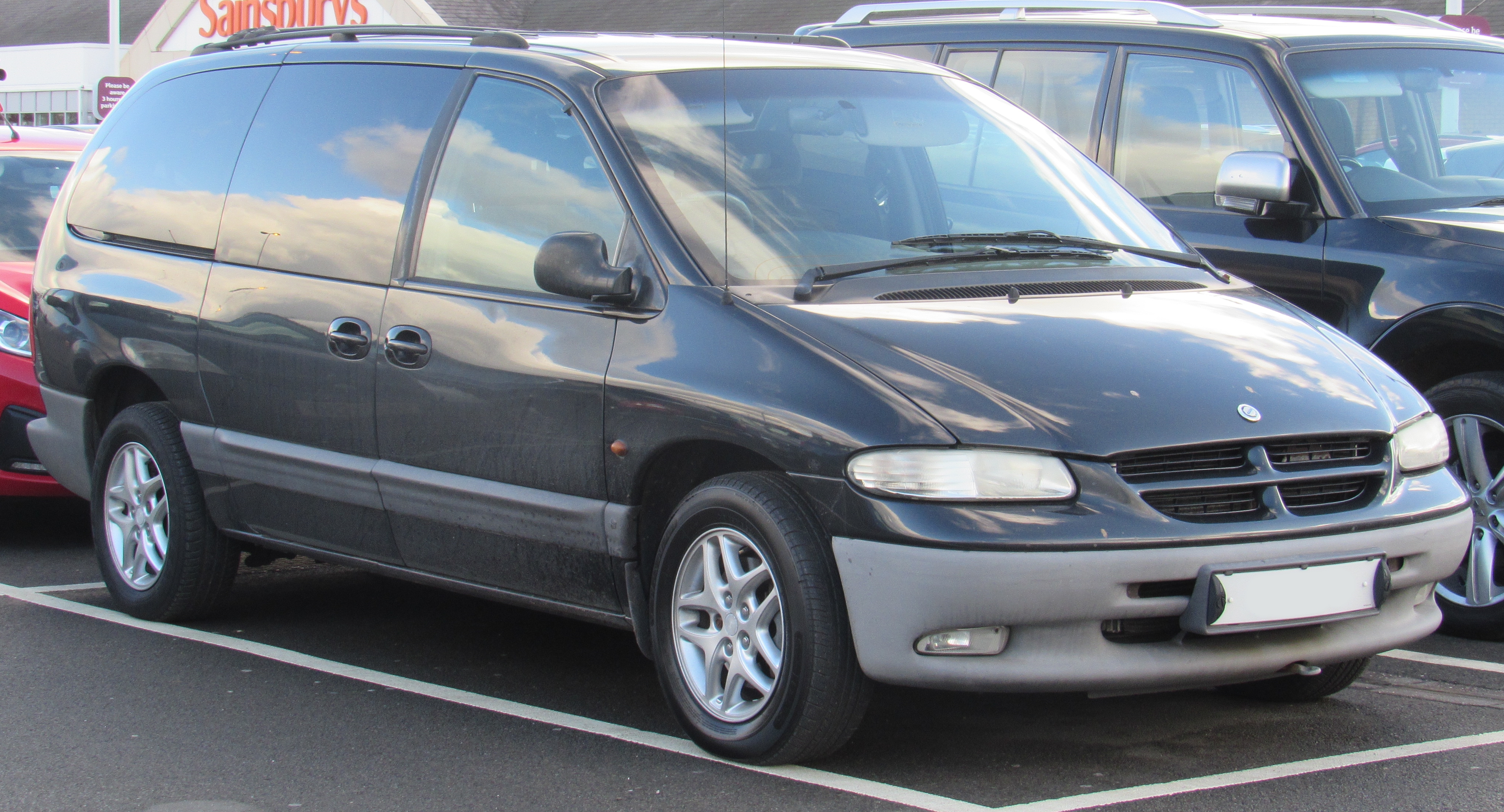 File:2001 Chrysler Grand Voyager LE Automatic 3.3.jpg - Wikipedia
