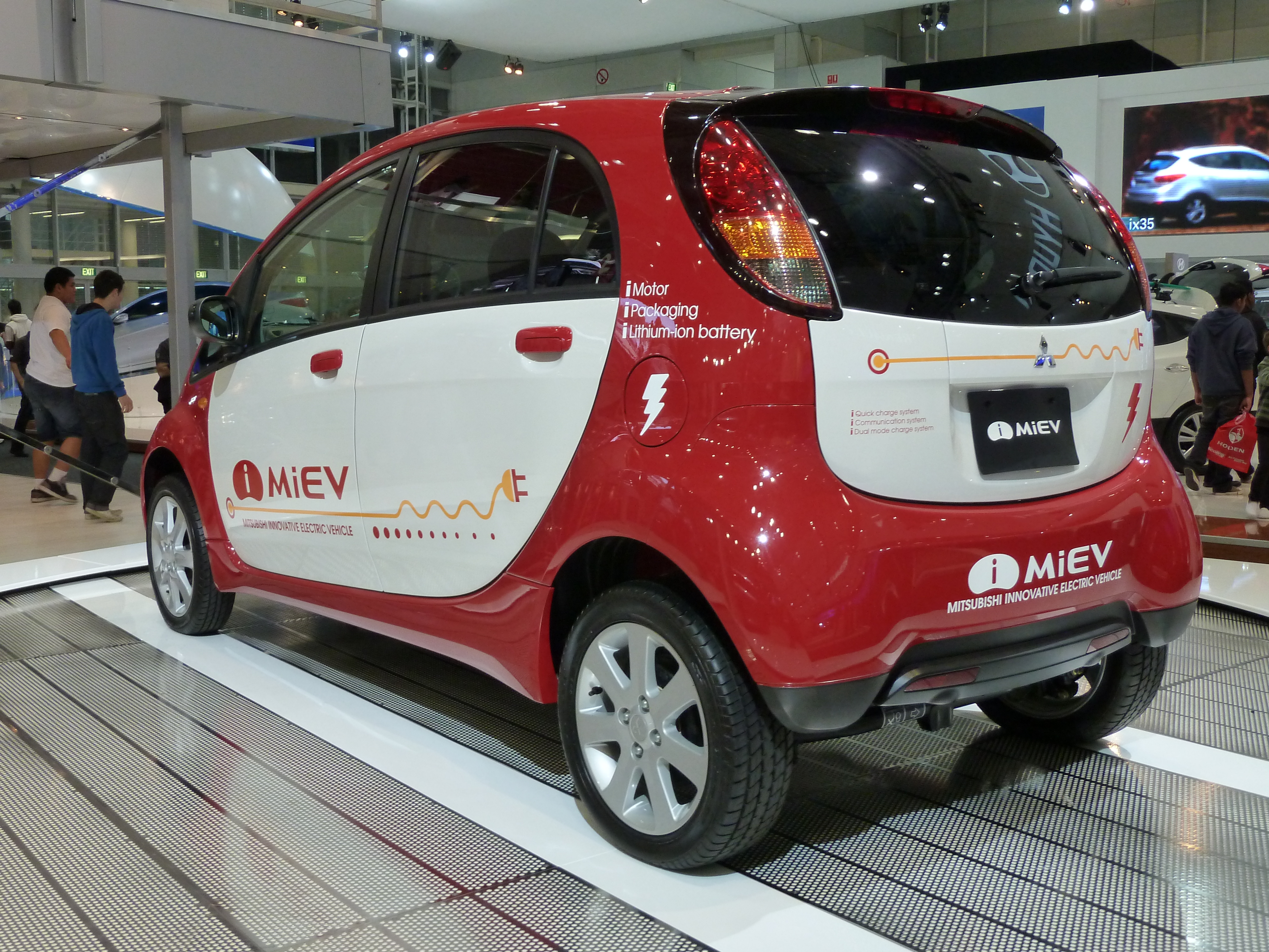 File:2010 Mitsubishi i-MiEV (GA MY10) hatchback (2010-10-16) 01.jpg -  Wikimedia Commons