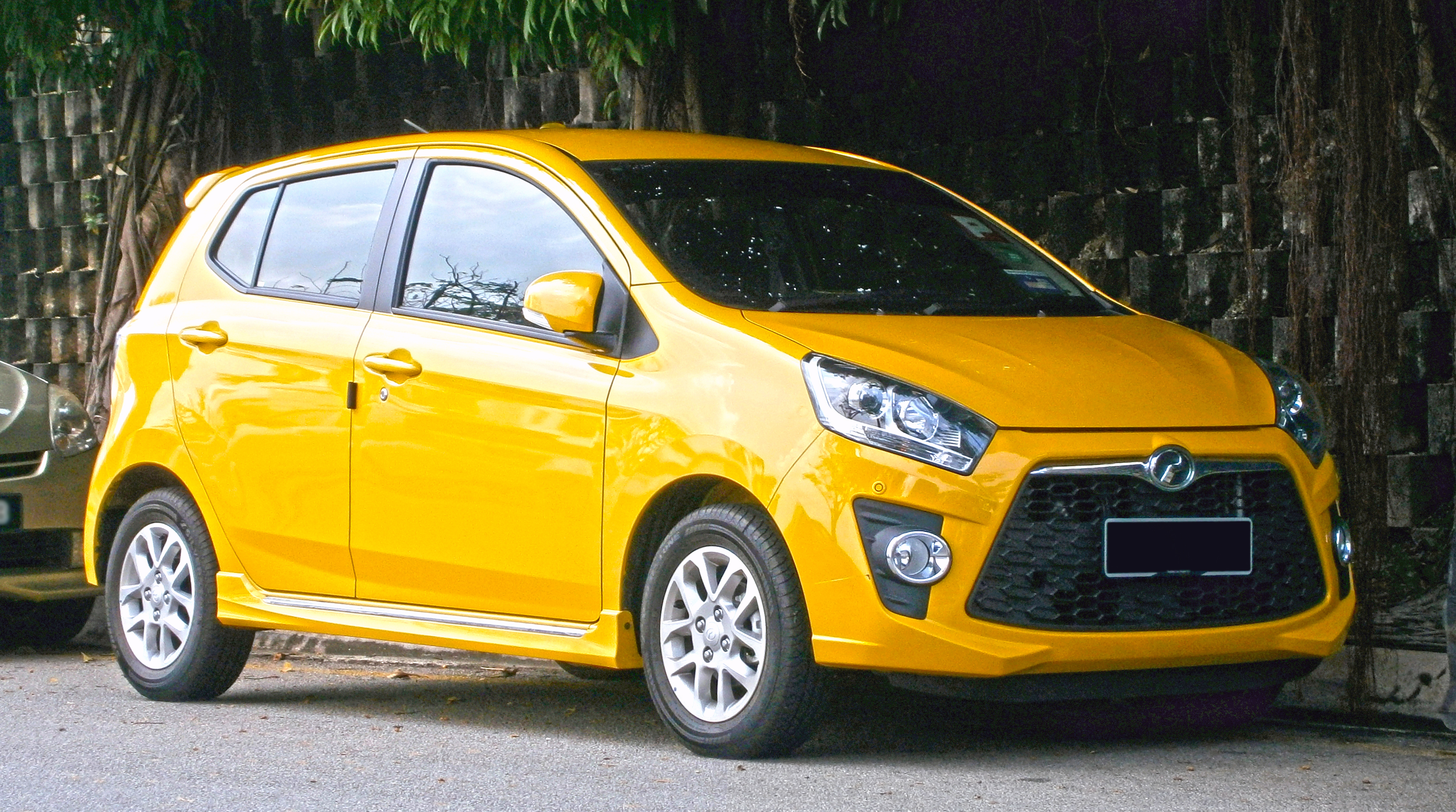 File:2014 Perodua Axia SE in Cyberjaya, Malaysia (01).jpg 