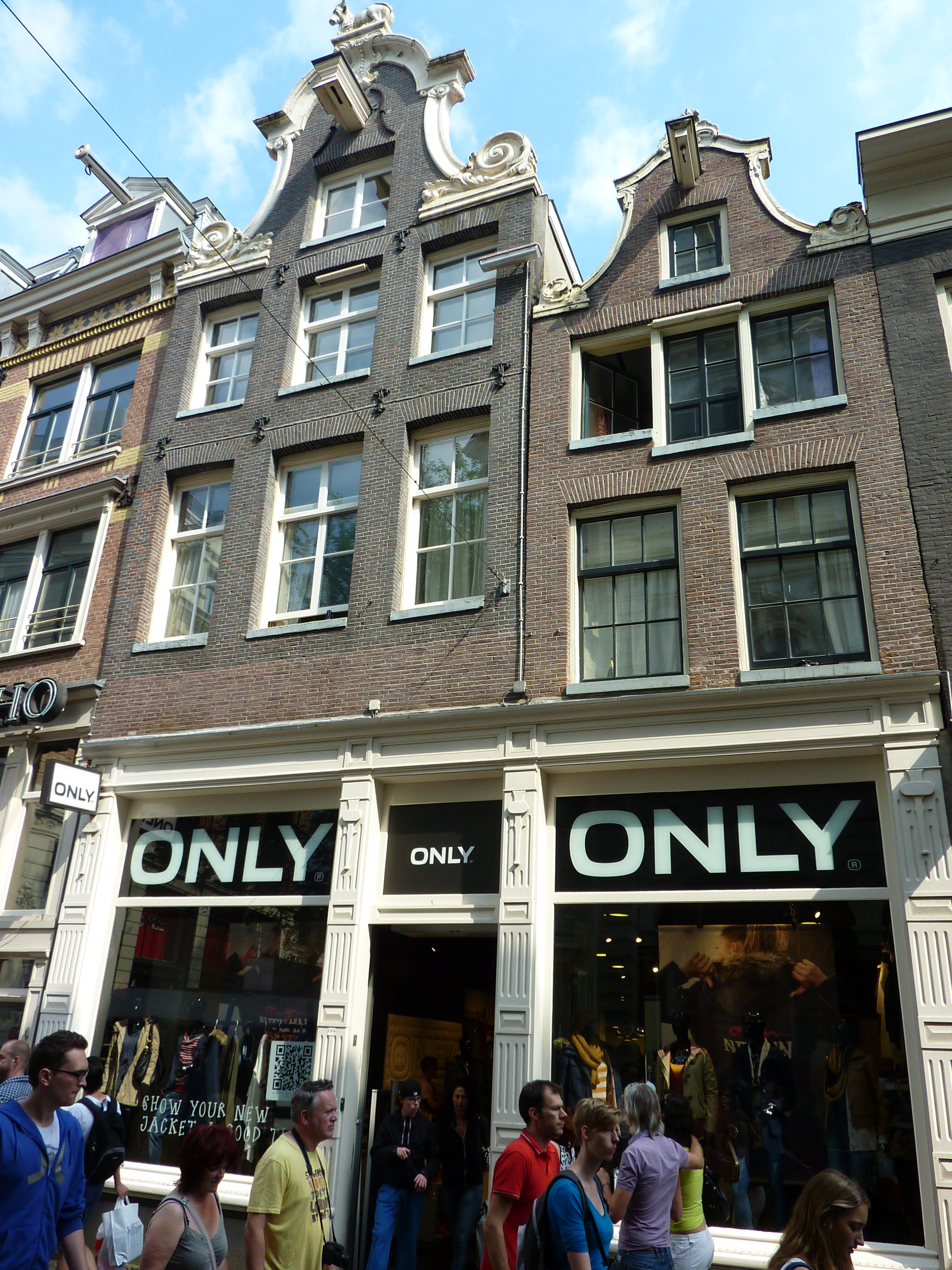 Vans amsterdam. Kalverstraat Амстердам. Калверстраат в Амстердаме на карте. La place Amsterdam Kalverstraat. Kalverstraat фото NW.