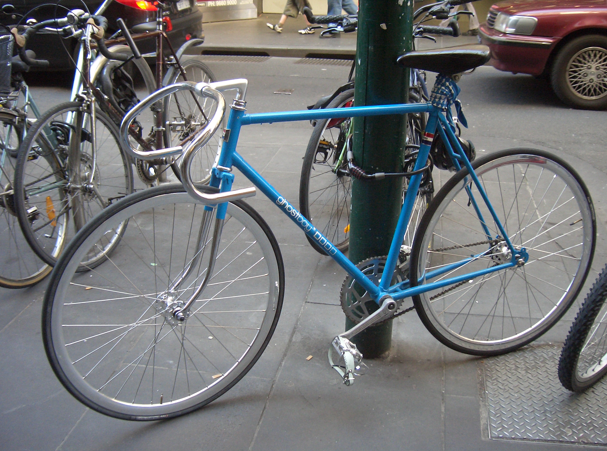 File:Blue fixed-gear (track) bicycle locked up.JPG - Wikimedia Commons