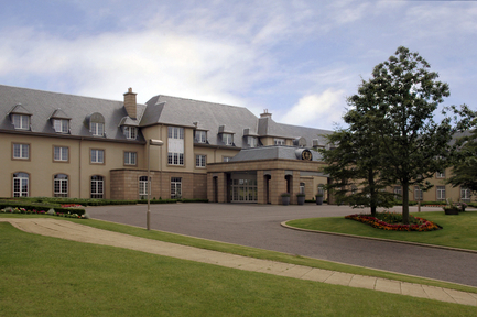 Small picture of Fairmont St Andrews courtesy of Wikimedia Commons contributors