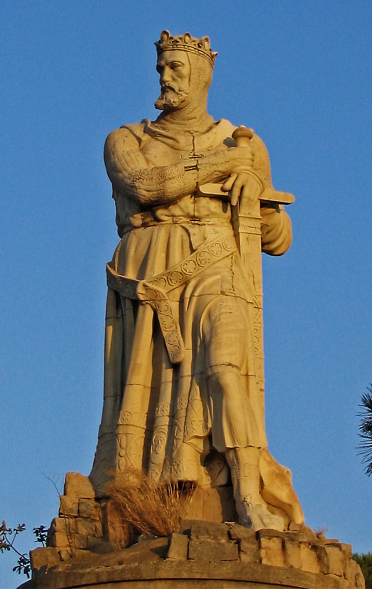 Statue of King Alfonso I (r. 1104–1134).